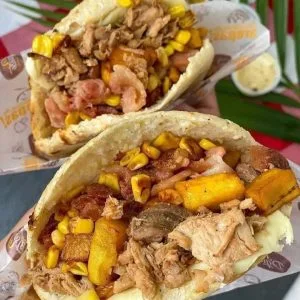 Arepas rellenas la colombiana